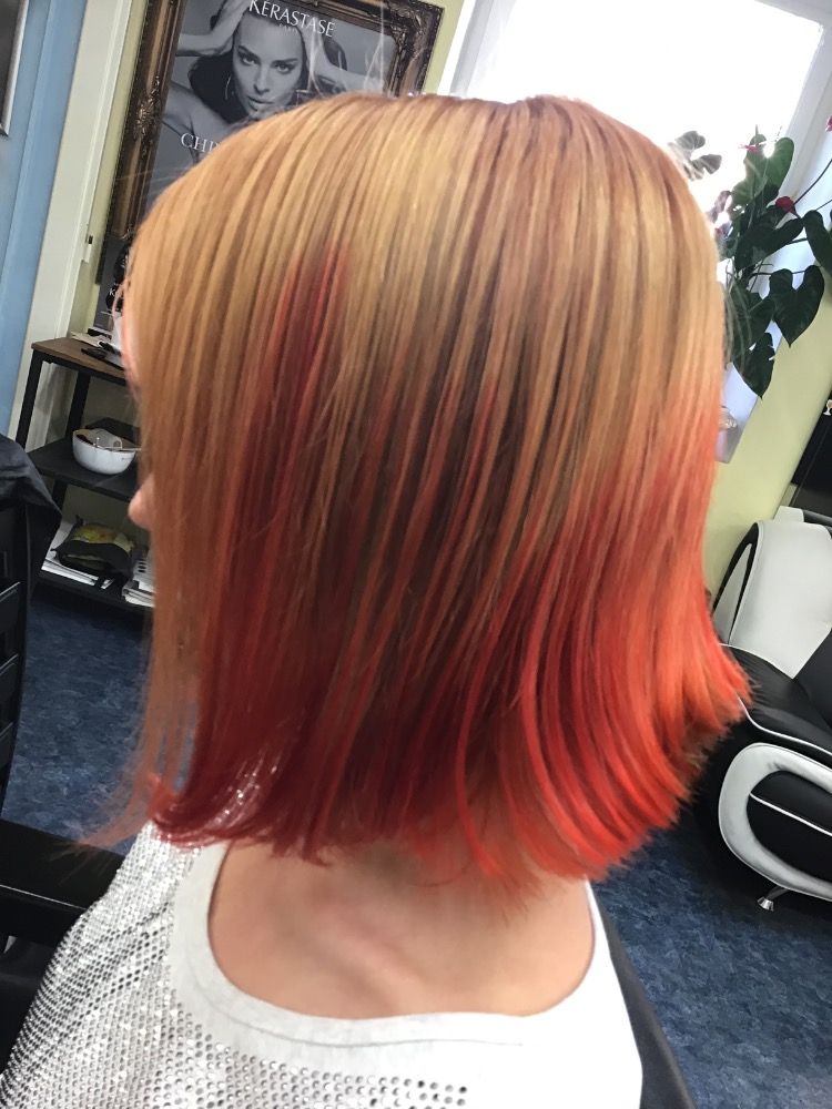 Blond společenský styling — práce Salonu Paráda